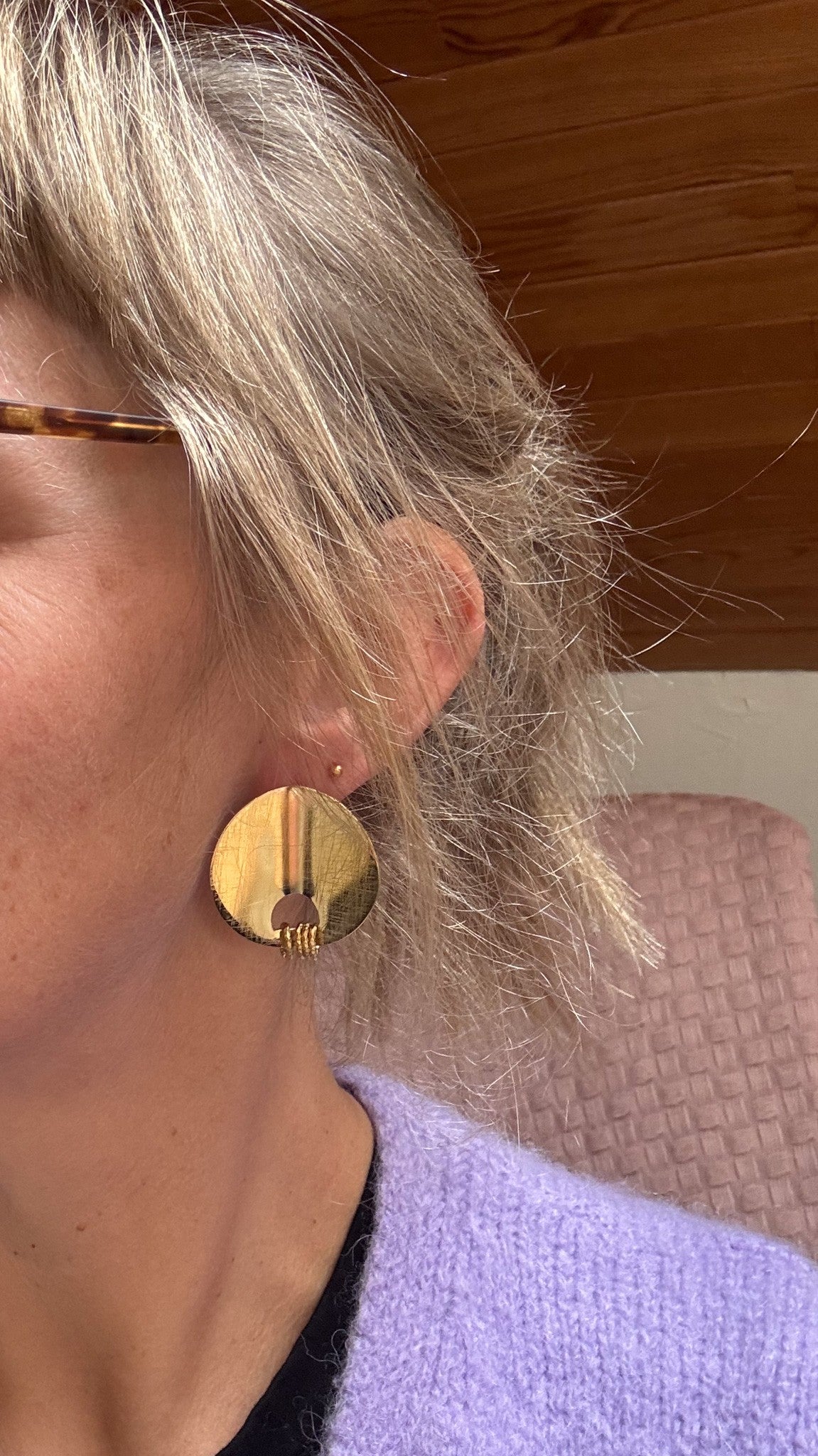Statement stud