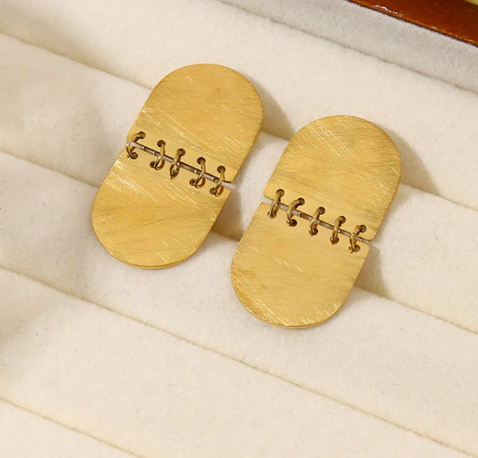 Studs geborsteld
